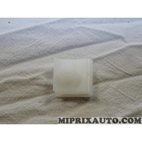 Agrafe fixation pareboue passage de roue Nissan Infiniti original OEM 768820M000 76882-0M000 