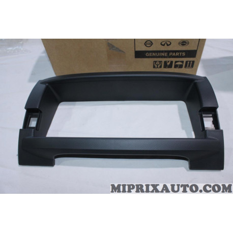 Contour revetement Nissan Infiniti original OEM 68240MB400 68240-MB400 