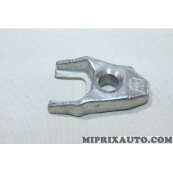 Etrier fourchette bride fixation injecteur de carburant Renault Dacia original OEM 8200711592 